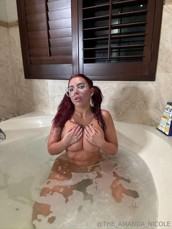 Slide into my dms right now and lets have some fun 🥵