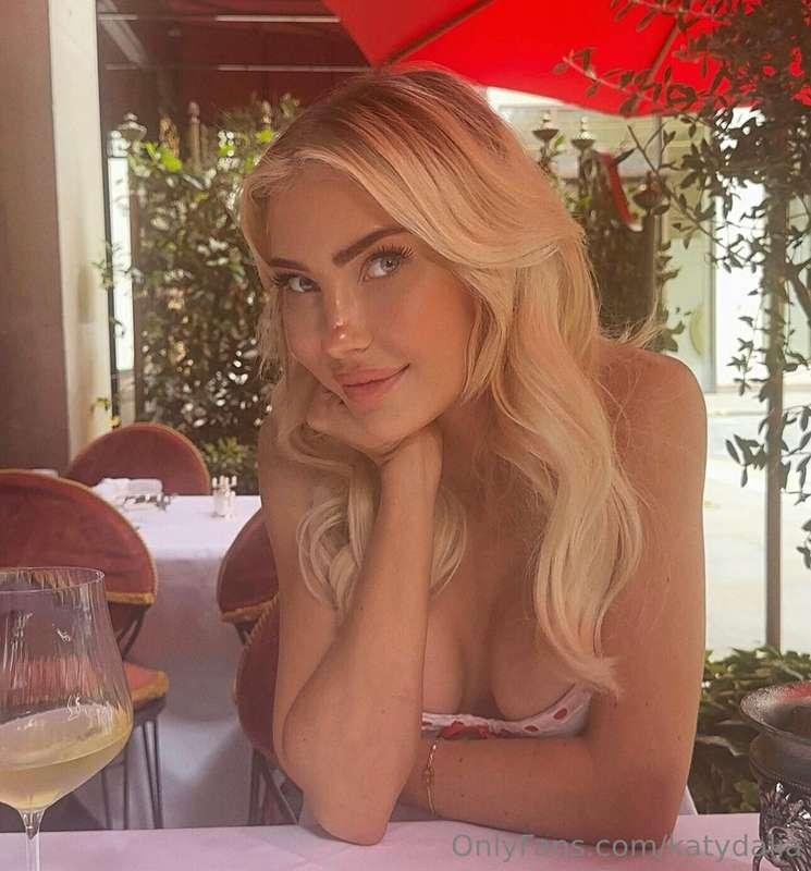 Look at how sexy my girl is 🥵

😍 Don’t miss out, Add her now..