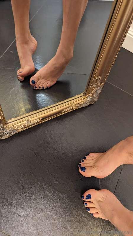 Blue toes