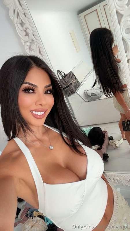 Brand new spicy footage just went up… and no one’s seen me l..