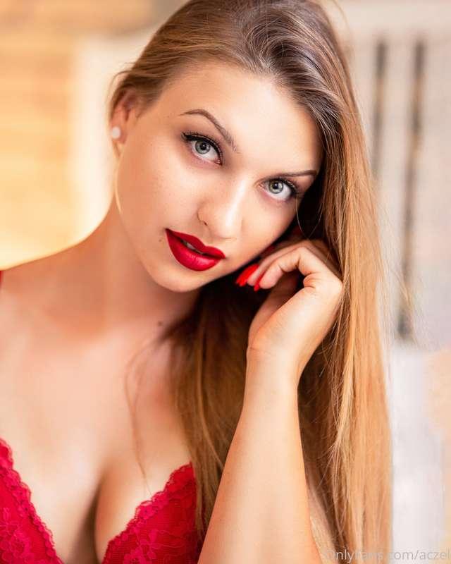Cintia in red - lingerie set Unlock the full set with some b..