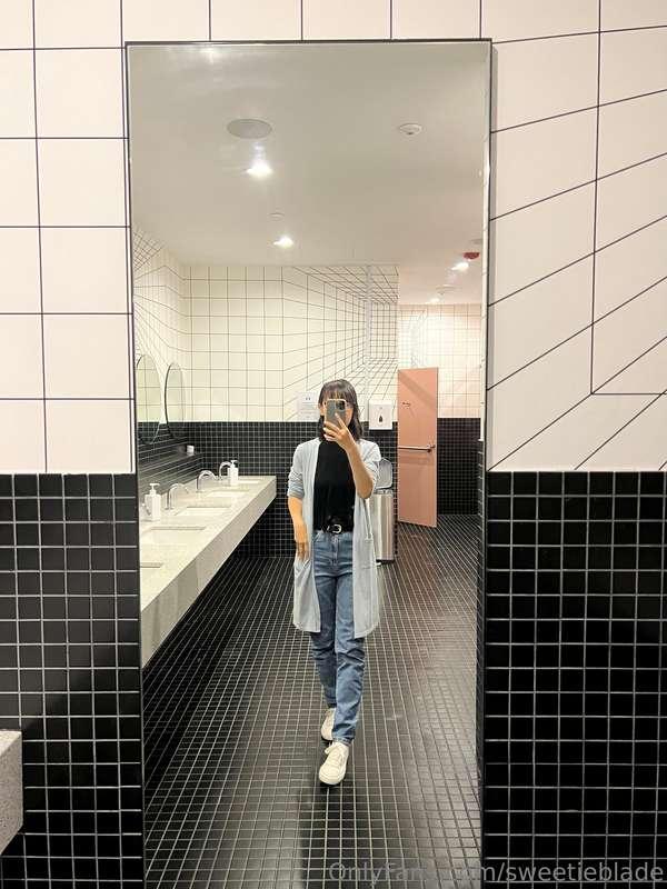 Last week’s #OOTD:  - #Uniqlo mini shirt & #CottonOn jeans -..