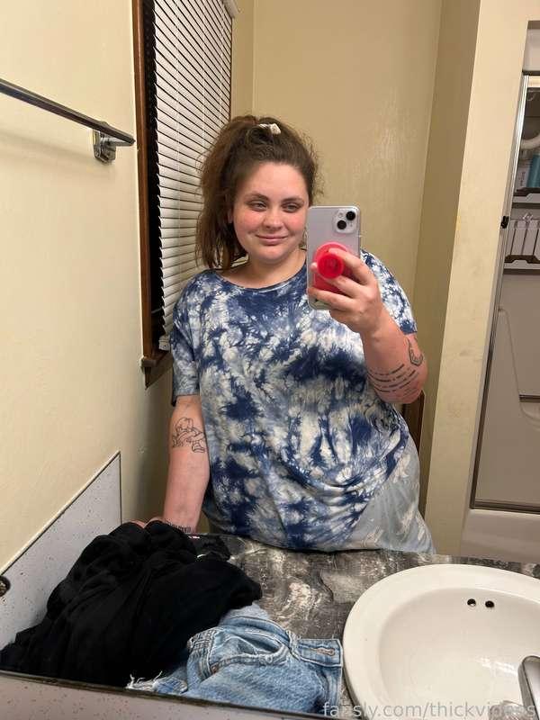 Good morning! 

#thick #curvy #bigtits #bigass #brunette #greeneyes #tattoos #pawg #bbw #milf #stomach #belly #bigboobs #bigbooty #kinkfriendly #kinky #fyp #plussize