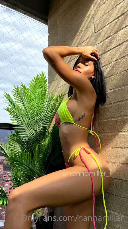 Enjoying my sunbath 😎🌞 Do you like this? 💖