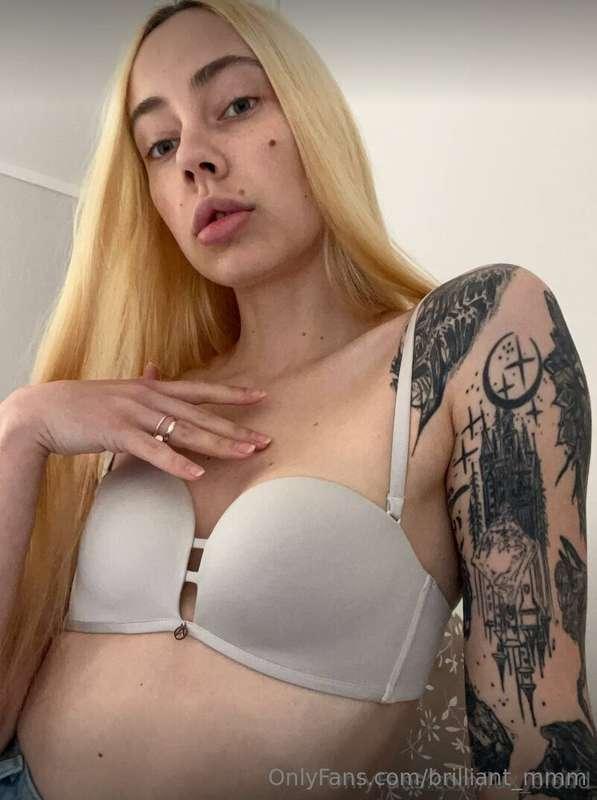 😍😍 Hot blonde @lux_blond 💥 is bored right now, 😒 if you mana..
