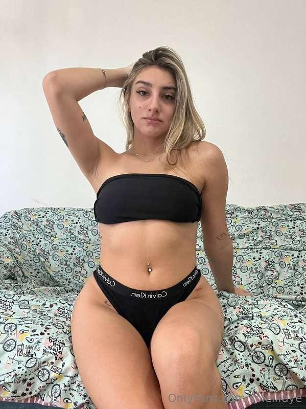 Could you treat me like your goddess if I ask you ? Chat me.