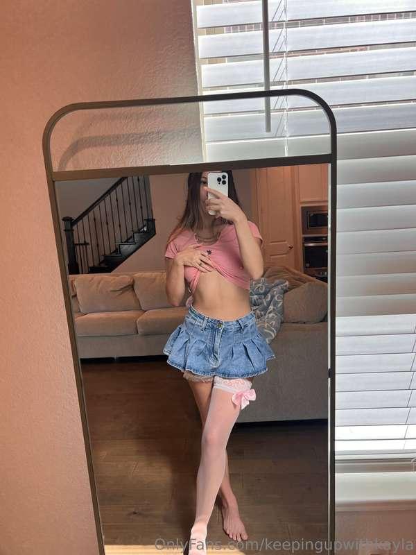 Casual outfit check… or undress check? 😏