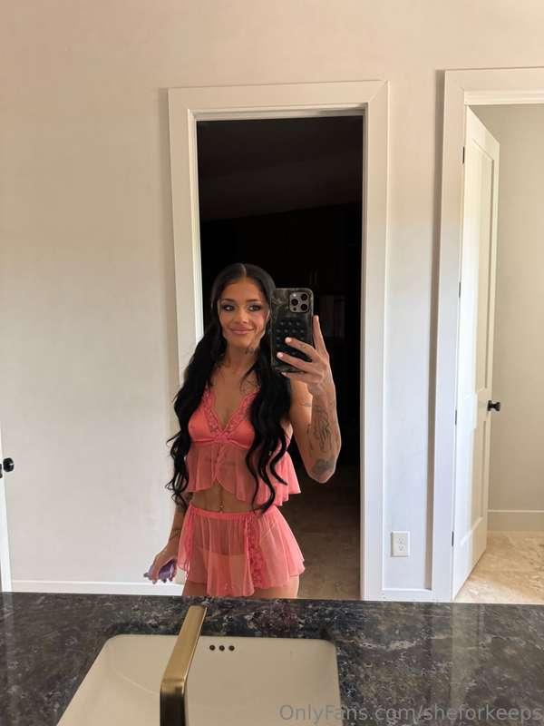 DM me if you're cumming to my live show tonight!! What do yo..