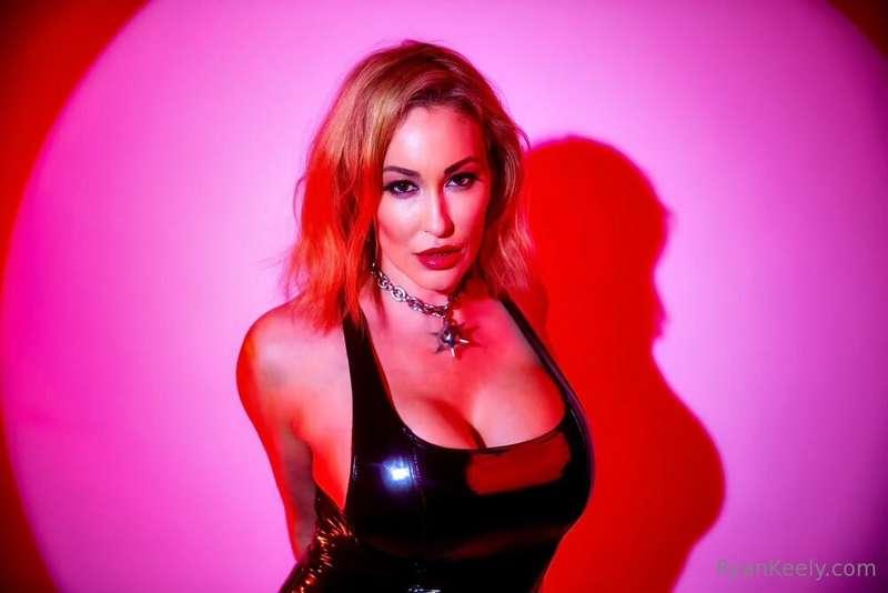 I feel like being a bad girl for you today ❤️