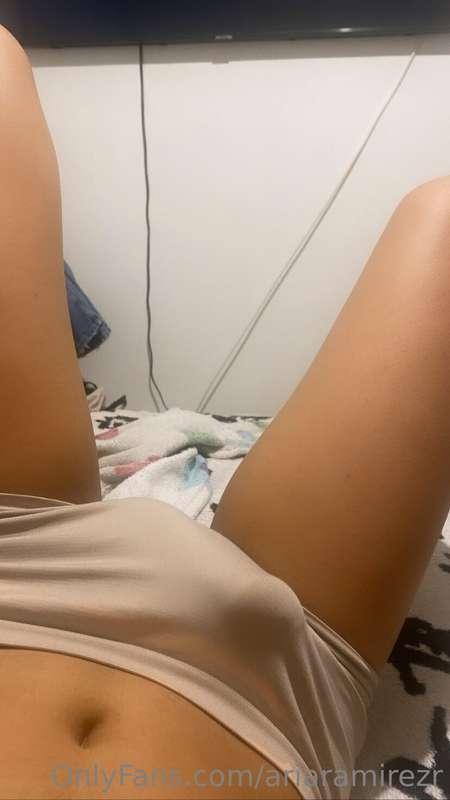 Who cums first? me or you ? 💦🥵