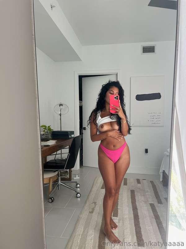 Message me if you're ready to have some fun 😍