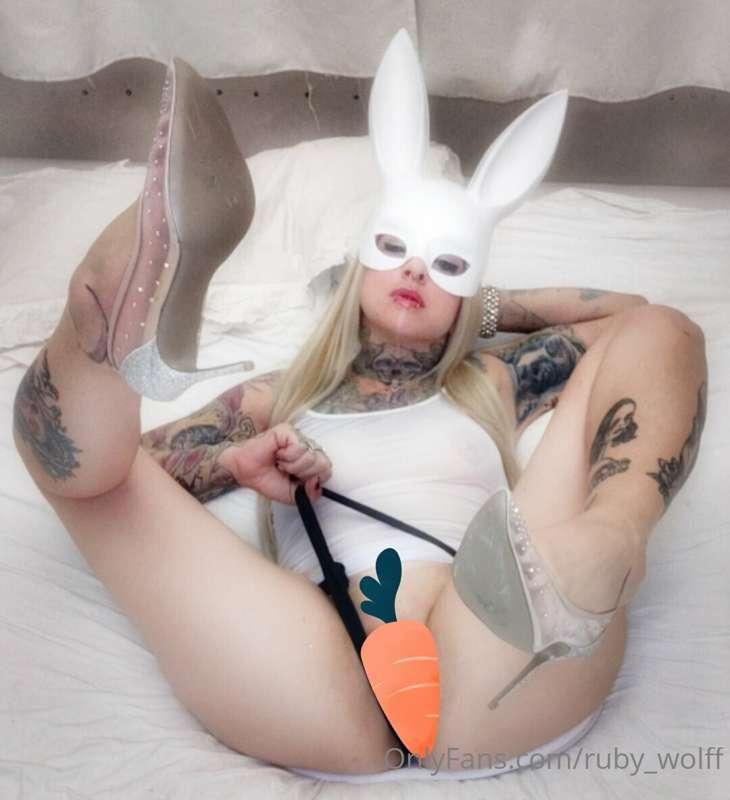 ## 𝙶𝚘 𝚍𝚘𝚠𝚗 𝚘𝚗 𝚖𝚢 𝚛𝚊𝚋𝚋𝚒𝚝 𝚑𝚘𝚕𝚎 🐰👅
I don't celebrate Easter but..