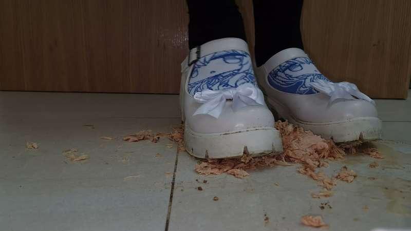 Dirty Shoes Crushing meat.