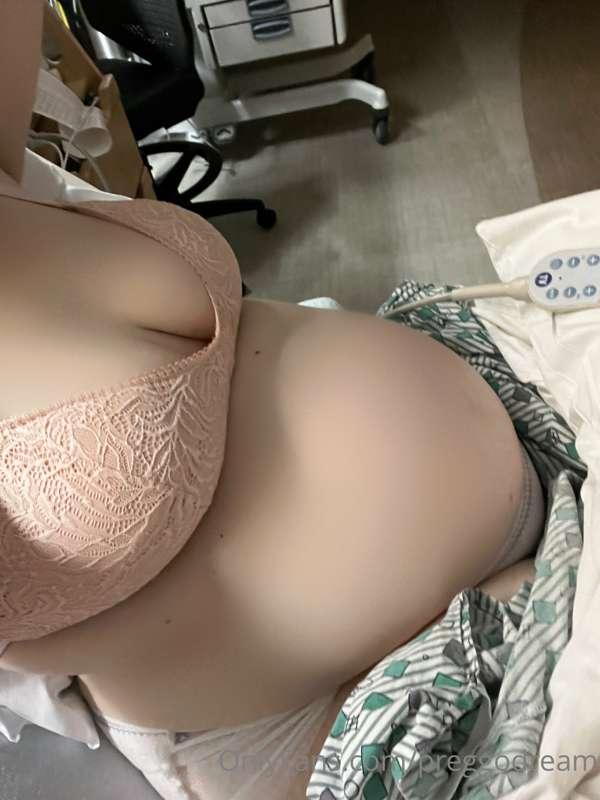 I had my baby!!! 🤰🏻 We are healthy and taking some time to r..