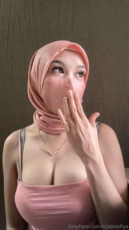 is this top begging for your hands? 👕