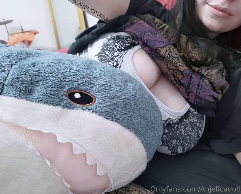Silly pic! cause I'd be in the mood just for cuddles rn 🥺 (l..