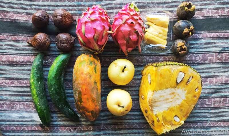 Toy... Oops, I mean fruit shopping 😬 
Guess which one I'm dr..