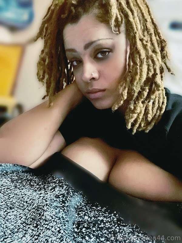 What’s a Girl Gotta Do to Get Some Attention On Here? 🤔🍓