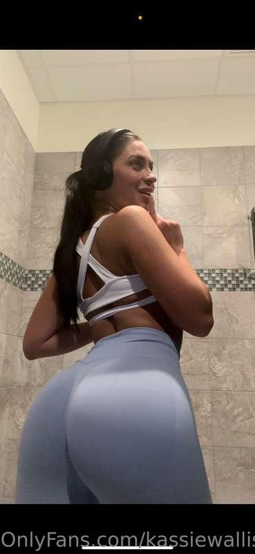 Touching myself, craving your load on my face 💦💦 Wanna know ..