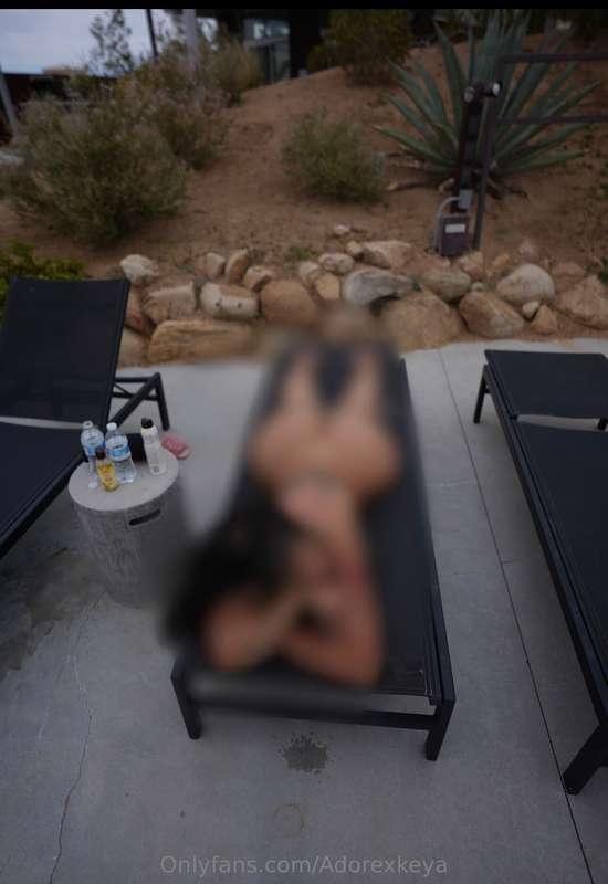 It felt so good being naked out here tanning ☀️ no makeup ju..