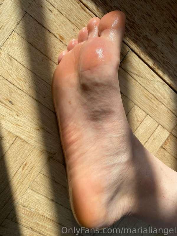 Every wrinkle needs to be licked😩