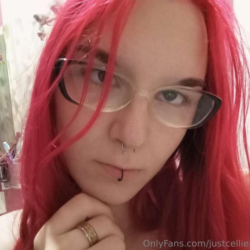 Hi! Here's a hot 🦊 photo of me in a random period of time ^^..