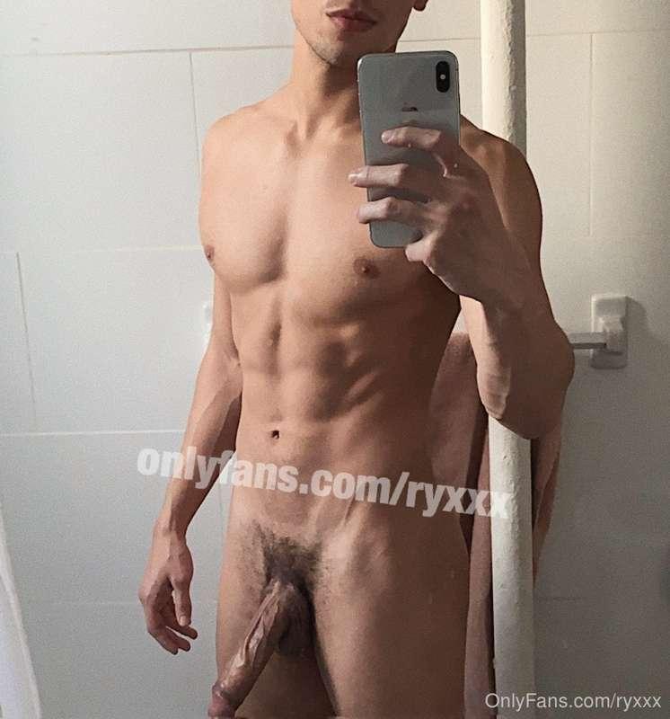 straight hard from the gym

check the vein ;)