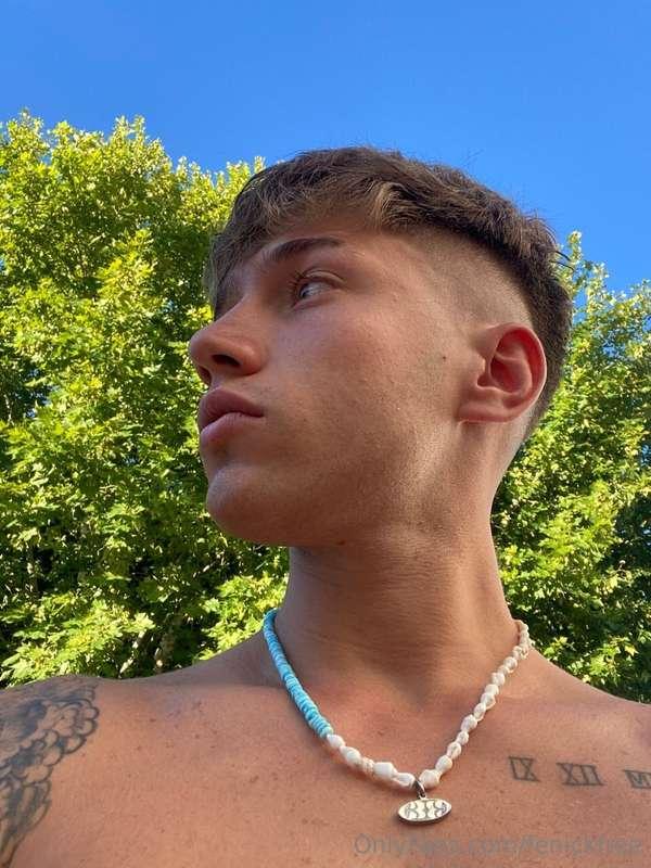 follow my friend: @zaydgarden22 years old 🏊🏻good vibes and b..