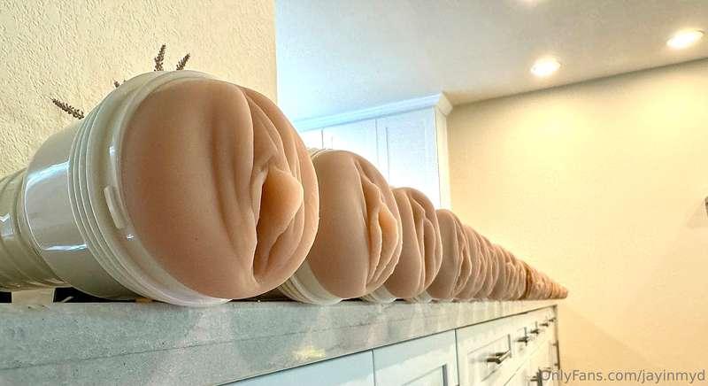 Future shoot planning: 30 pussies, one very horny and ambiti..