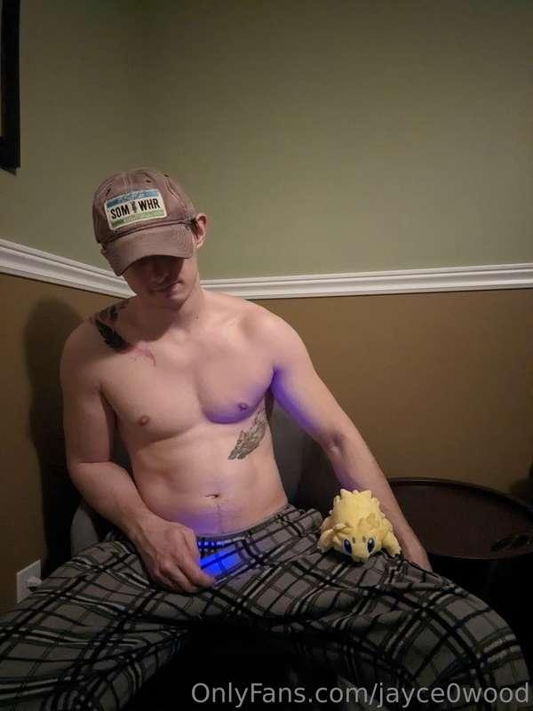 Here's some fun ones I took of me and my buddy Joltik ⚡