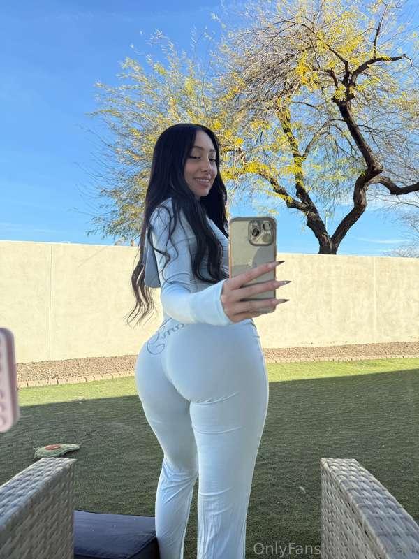 I bet this booty makes your day better. Am I right? 🤭🍑