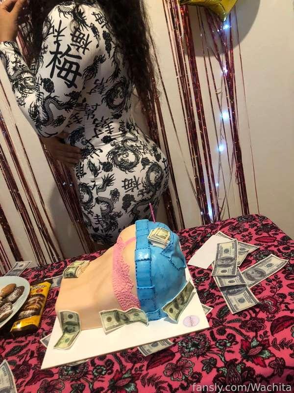 🎊🎉 HAPPY B-DAY TO ME! 🎊🎉
Thanks for all the love and suport 💜