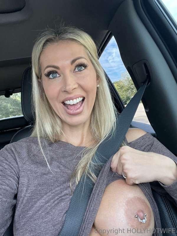 Oops🤭 Someone on the road got a very lucky glimpse… should I..