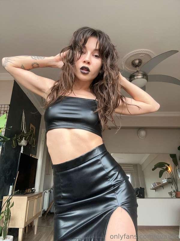 loose hair or a ponytail?🥵 It seems that your mistress has p..
