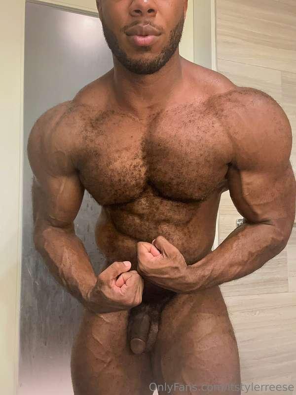 Happy #FlexFriday  Would you all like a flexing video?
