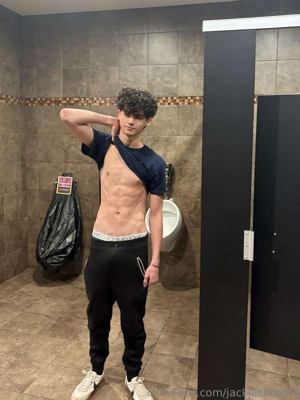 I recorded something hot at the gym today 😏