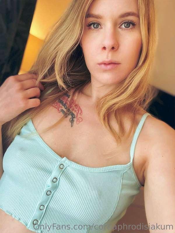 ( • ) ( • ) 🤭