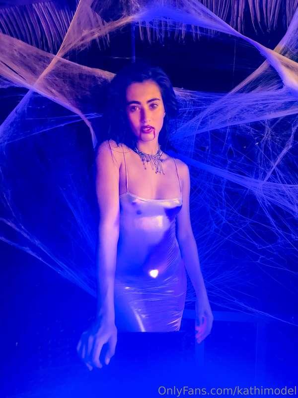 This is my favorite season 🎃 👻 🧙🏾‍♀️. What should I be this ..