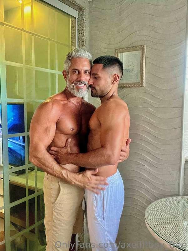 My Daddy 😍
@marcelocaiazzo 

ONLYFANS.COM/AXELFITBOY