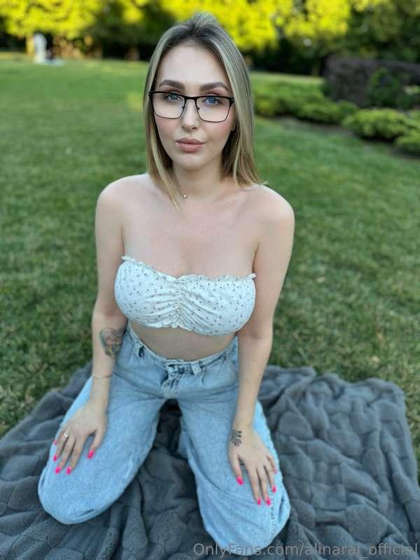 who wanna picnic together? 