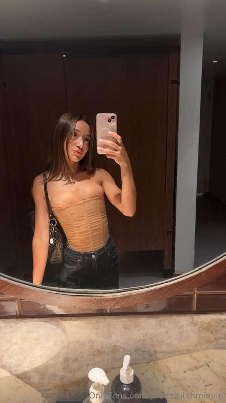 wanna watch 2 girls suck on my pussy? go check your messages..