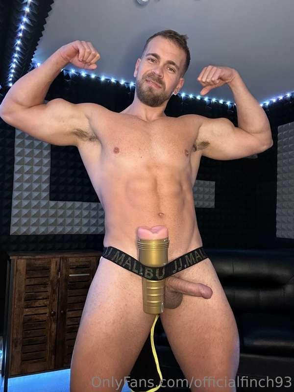 Hope everyone is enjoying their Saturday 😋 Tomorrow livestre..