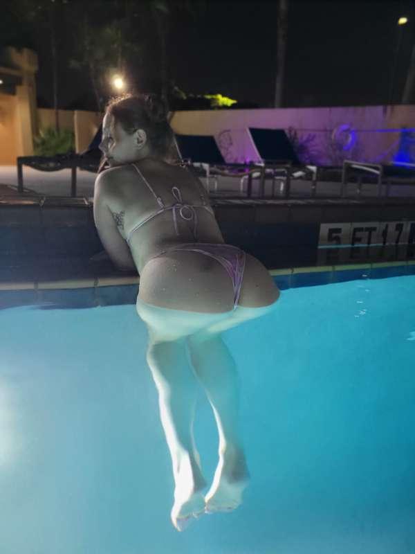 You see me hanging out in the pool, wyd?