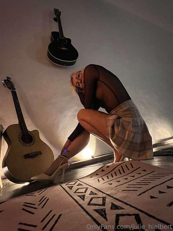 Can you play the guitar?🎸🎸