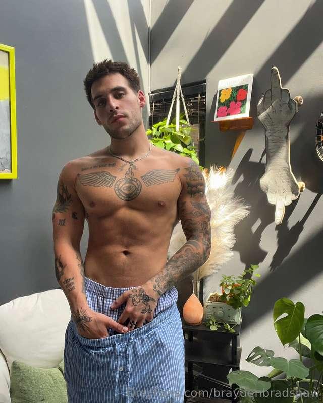 Should i drop the boxers?😈