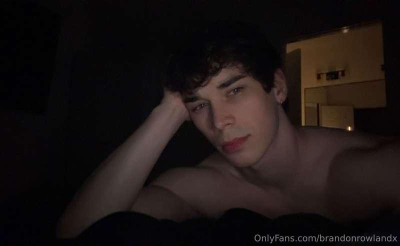 I’m online rn 👀You gonna slide in or? 