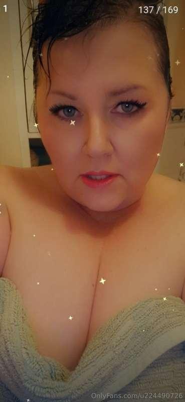 U want to see my tits and watch me play with them, and show ..