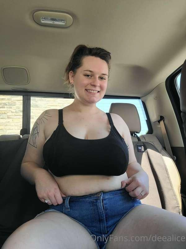 Join me in the backseat? 😘