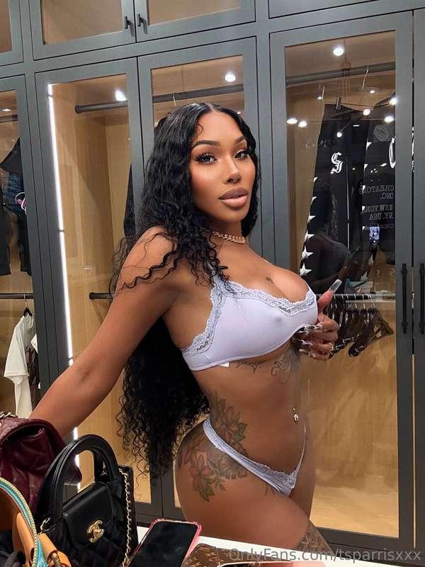 BTS on my latest shoot... more coming tomorrow! Stay tuned f..