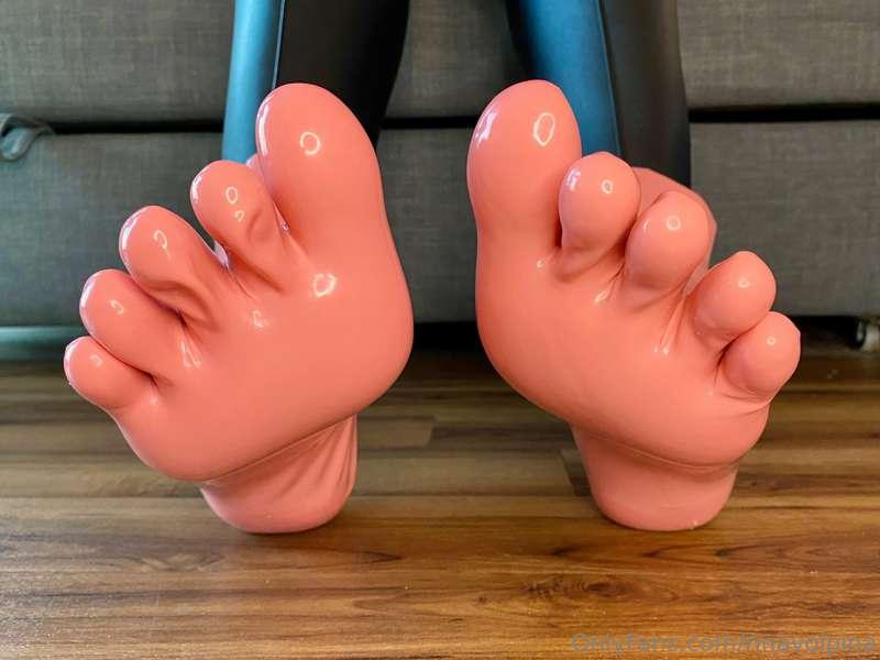 Strawberry Shortcake Latex Toe Socks

Freshly baked from Uni..